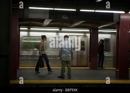 Menschen in einer New Yorker u-Bahn-Station Stockfoto