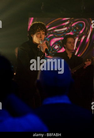 Lee Mead führt auf der Bühne ein Charity-event Stockfoto