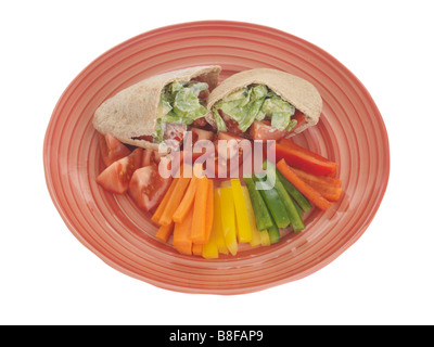 Fladenbrot gefüllt mit Salat Stockfoto