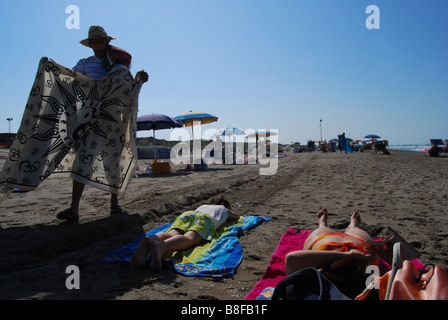 Verkäufer außerhalb Europas in einem Strand Stockfoto