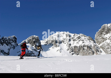 Tour Alp Skifahrer in Velka Studna Dolina Tal hohe Tatra Slowakei Stockfoto