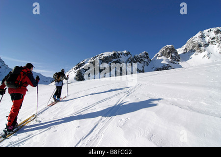 Tour Alp Skifahrer in Velka Studna Dolina Tal hohe Tatra Slowakei Stockfoto