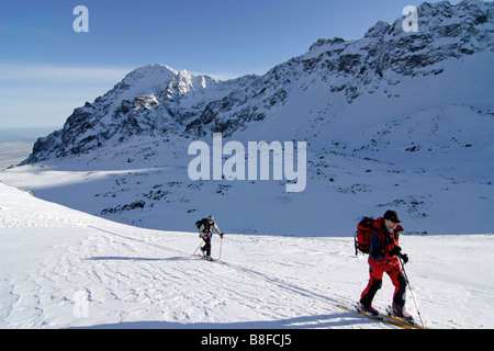 Tour Alp Skifahrer in Velka Studena Dolina Tal hohe Tatra Slowakei Stockfoto