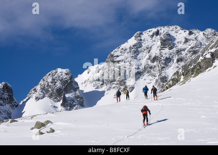 Tour Alp Skifahrer in Velka Studena Dolina Tal hohe Tatra Slowakei Stockfoto