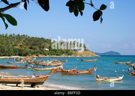 Angelboote/Fischerboote verankert in Rawai Beach, Phuket, Thailand Stockfoto