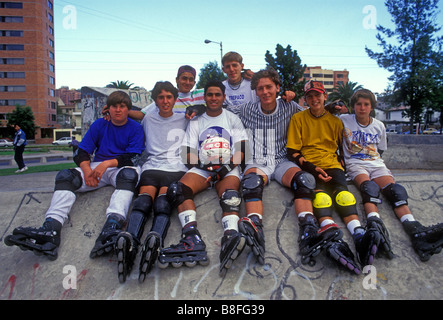 Ecuadorans, ecuadorianischen, jugendlich Mädchen, Jungen, Jugendliche, Inline-Skater, rollerbladers, La Carolina Park, Quito, Provinz Pichincha, Ecuador, Südamerika Stockfoto