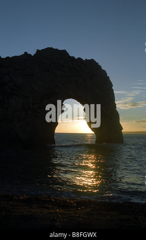 Durdle Door, einem natürlichem Kalkstein Bogen an der Jurassic Coast in der Nähe von Lulworth in Dorset, England. Stockfoto