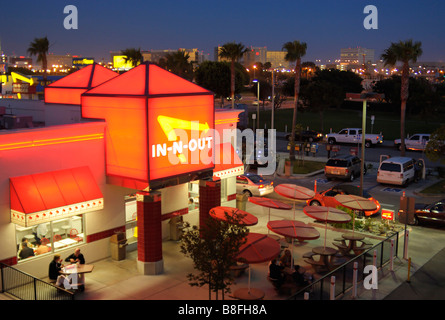 Weltberühmter in-N-Out Burger neben dem Los Angeles International Airport (LAX), Westchester CA Stockfoto