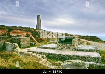 Die Überreste der Wheal Tye Mine auf dem Küstenpfad zwischen Portreath und Porthtowan, Cornwall, UK Stockfoto