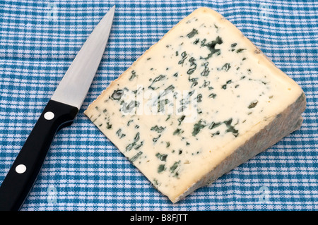 'Bleu d ' Auvergne AOC Rocabret' / Auvergne Blue Käse - Frankreich. Stockfoto