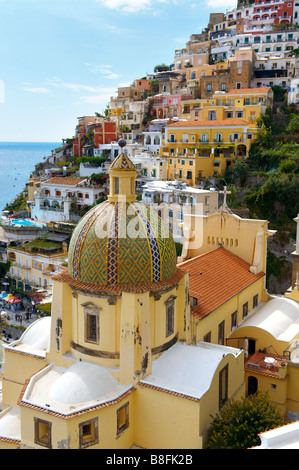 Malerischer Blick auf Dom und Positano Positano cliff Häuser, Amalfiküste, Italien Stockfoto