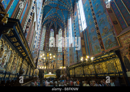 Polen Krakau Innenraum der Marienkirche mit Altarbild von Wit Stwosz Stockfoto