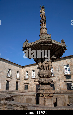 Brunnen der largo Paco Gebäude Haus der Universität von Minho in Braga nördlich von Portugal in der Nähe von Guimaraes Stockfoto