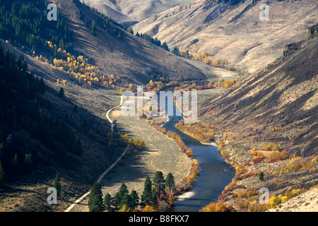 Herbstfarben entlang der South Fork des Boise River in Elmore County Idaho USA Stockfoto