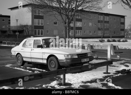 Geparkten SAAB 99 in Helsingborg, Schweden. Aufnahme in die große Krise im Februar 2009.  FÜR DEN REDAKTIONELLEN GEBRAUCH BESTIMMT. Stockfoto