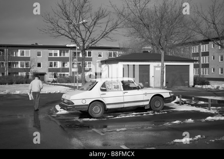 Geparkten SAAB 99 in Helsingborg, Schweden. Aufnahme in die große Krise im Februar 2009.  NUR ZU REDAKTIONELLEN ZWECKEN Stockfoto