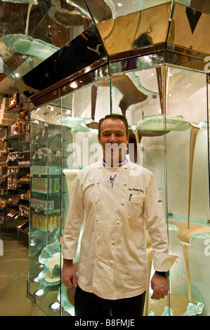 Inhaber Jean Philippe Maury vor seinem berühmten Jean Philippe französische Konditorei im Bellagio Hotel Las Vegas Stockfoto