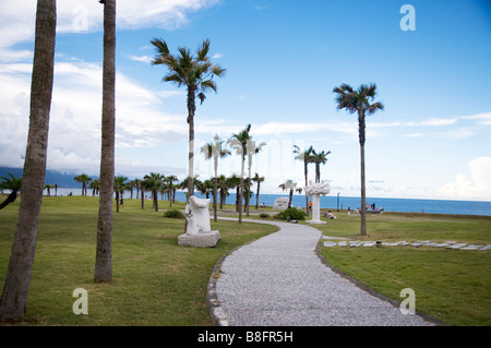 Schöne Landschaft von einem Park direkt am Meer Stockfoto