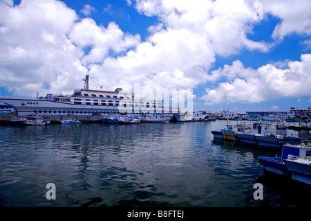 Schiff auf dem Meer in Penghu-Taiwan Stockfoto