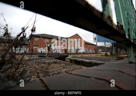 Ödland rund um das Ministerium der Verteidigung Preston Barracks Brachfläche in Lewes Road Brighton, die für die Regeneration wird Stockfoto