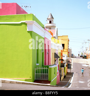 Bunte Gehäuse in chiappini street Bo Kaap in Kapstadt in Südafrika in Afrika südlich der Sahara. Farbe Farbe Haus lebendige Häuser Gebäude Kunst bokaap Stockfoto