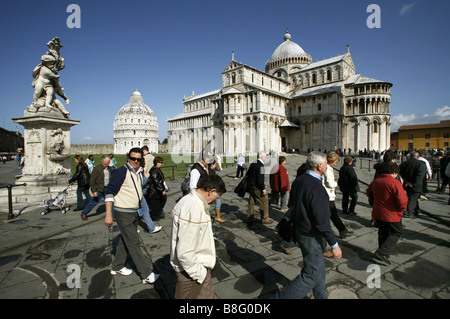 Die Piazza del Duomo in Pisa, Toskana, Italien Stockfoto