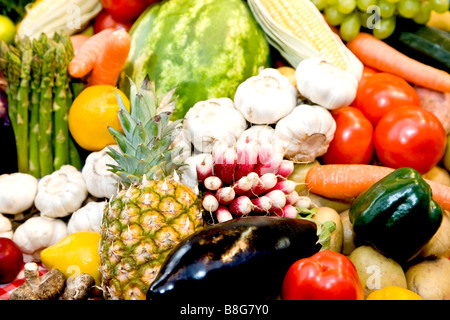 Haufen von Obst und Gemüse Stockfoto