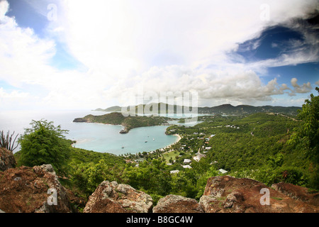 Blick vom Shirley Heights in English Harbour und Nelsons Dockyard auf der karibischen Insel Antigua in Antigua und Barbuda Stockfoto