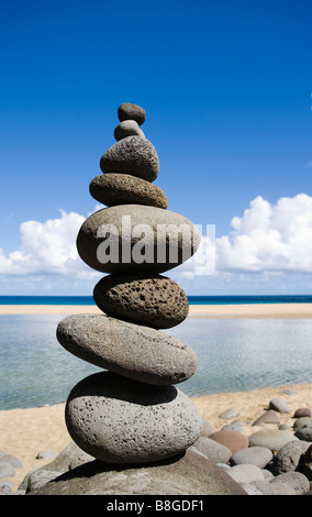Eine beeindruckende Felsen Stack am Hanakapai Strand an der Na Pali Küste von Kauai Hawaii Stockfoto