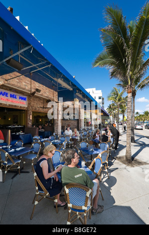 Cafe-Bar am Strand von Fort Lauderdale Beach Boulevard, Fort Lauderdale, Gold Coast, Florida, USA Stockfoto