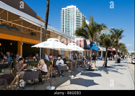 Cafe-Bar am Strand von Fort Lauderdale Beach Boulevard, Fort Lauderdale, Gold Coast, Florida, USA Stockfoto