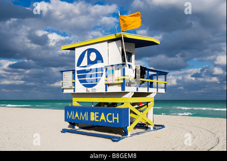 Rettungsschwimmer-Hütte am South Beach in Miami Beach, Gold Coast, Florida, USA