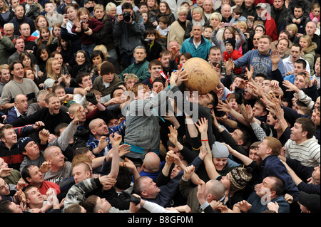 Das Atherstone Ball Spiel am Faschingsdienstag in Warwickshire England Großbritannien. Bild von DAVID BAGNALL Stockfoto