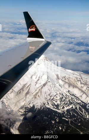 Luftaufnahme des Mount Hood von einem Flugzeug in Oregon USA Stockfoto