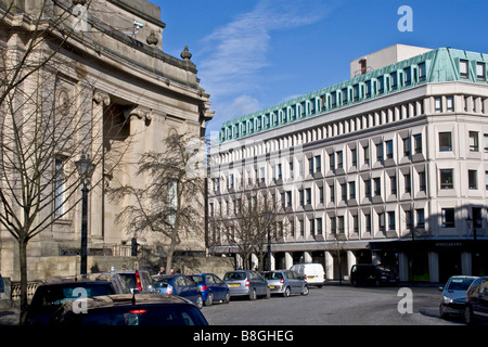 Le Mans Crescent, Stadtzentrum, Bolton, UK.  Bolton Magistrates Court - links. Stockfoto