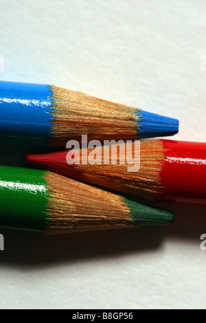 Makroaufnahme von Grün, rot und blau gefärbt Bleistifte Stockfoto
