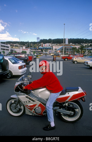 1, 1, ecuadorianischen Mann, Junger Erwachsener Mann, Mann, reiten Motorrad, Motorradfahrer, Motorradfahrer, Quito, Provinz Pichincha, Ecuador, Südamerika Stockfoto