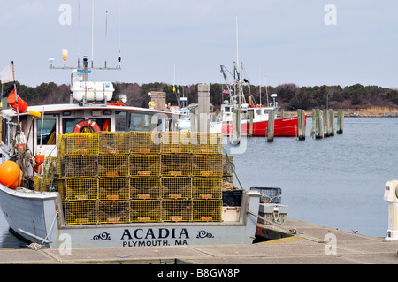 Hummer geladen mit fallen bei Bootsanlegestelle im Hafen von Marina Sandwich auf "Cape Cod" "New England". Stockfoto