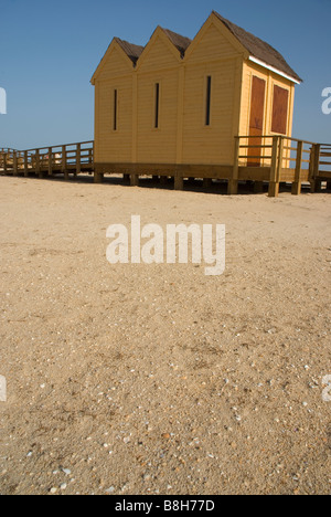 Strandhütten bei Praia Manta Rota, Algarve, Portugal Stockfoto