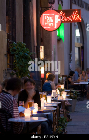 Polen Krakau-Café-Bar im Ulica Bracka bei Nacht-Altstadt Stockfoto