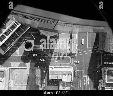 Blick nach unten durch den Glasboden der Sky Tower Auckland New Zealand Stockfoto