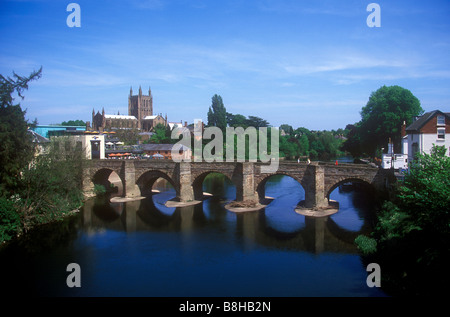 Ansicht von Hereford Kathedrale und die alte Wye Brücke auf dem Fluss Wye Stockfoto