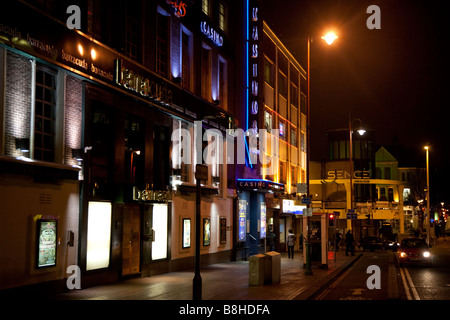 Bars und Casino auf Hurst Straße Nachtleben in Birmingham UK einschließlich Barracuda und Sinn Stockfoto