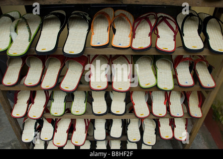 Sandalen zum Verkauf in Hoi an, Vietnam Stockfoto