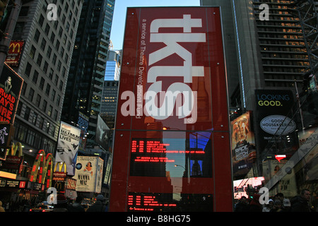 Die TKTS Stand bei Duffy Square in NYC Broadway Theater District. Stockfoto
