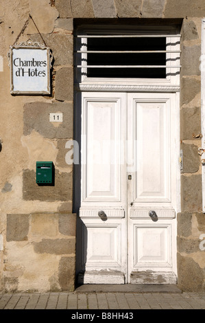 Stock Foto des Eingangs zu einem Chambre D Hotes in Frankreich Stockfoto