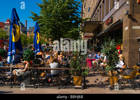 Restaurant-Terrasse Mikonkatu Straße in Mitteleuropa Helsinki Finnland Stockfoto