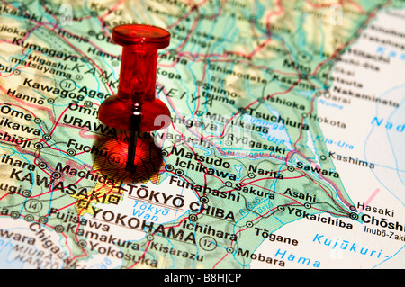 Rote Markierung auf einer Atlas Tokio Stockfoto