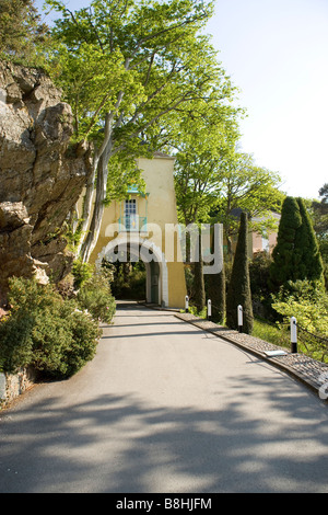 Tor zu den italienischen Dorf Portmeirion in Snowdonia, Nordwales Stockfoto