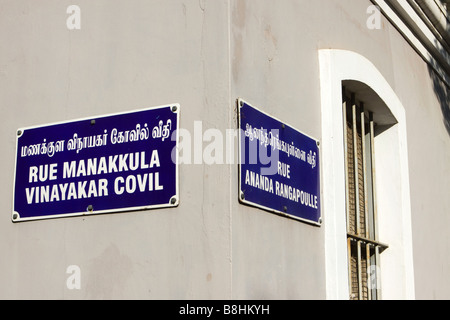 Indien Pondicherry Rue Mankkula Vinyayagar Koli Straße Französisch und Tamil zweisprachige Namen Verkehrszeichen Stockfoto
